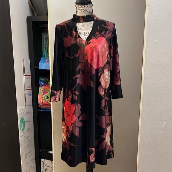 Sandra Darren Dresses & Skirts - Sandra Darren Black and Red Velvet Sheath Dress with 3/4 Sleeves and Mock Neck